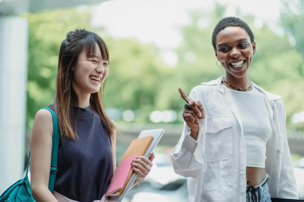 30 Questions to Get to Know Someone: Effective Ways to Avoid Awkward Silence