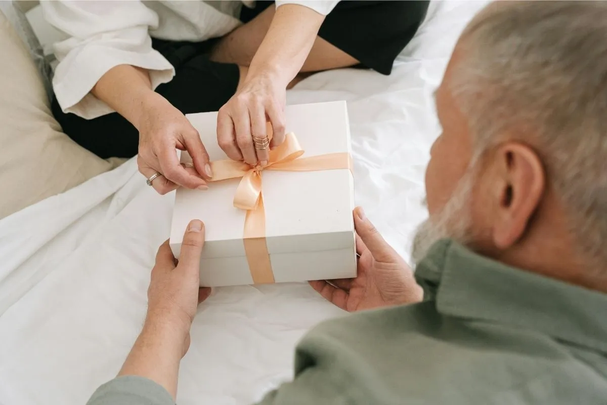 Retirement Gift for Dad: Best Ideas to Celebrate His Next Chapter
