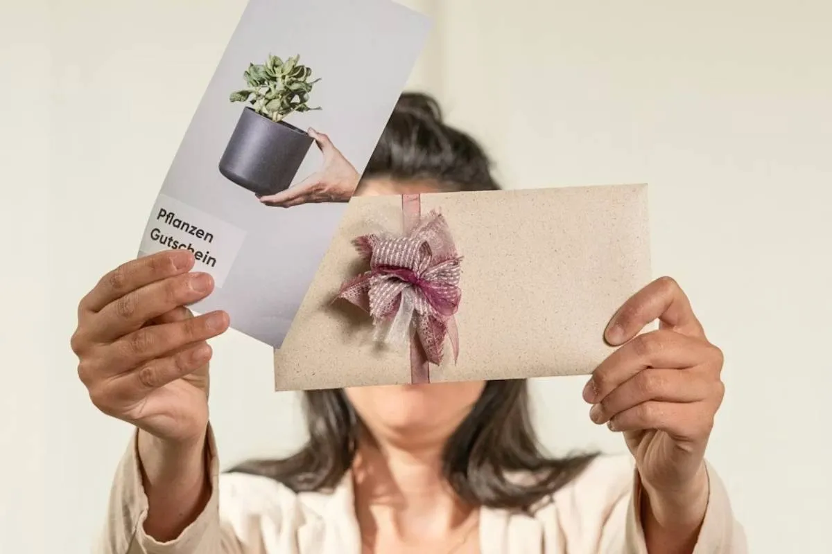 Retirement Gift for Mom: Thoughtful Ideas to Celebrate Her Next Chapter (2026)