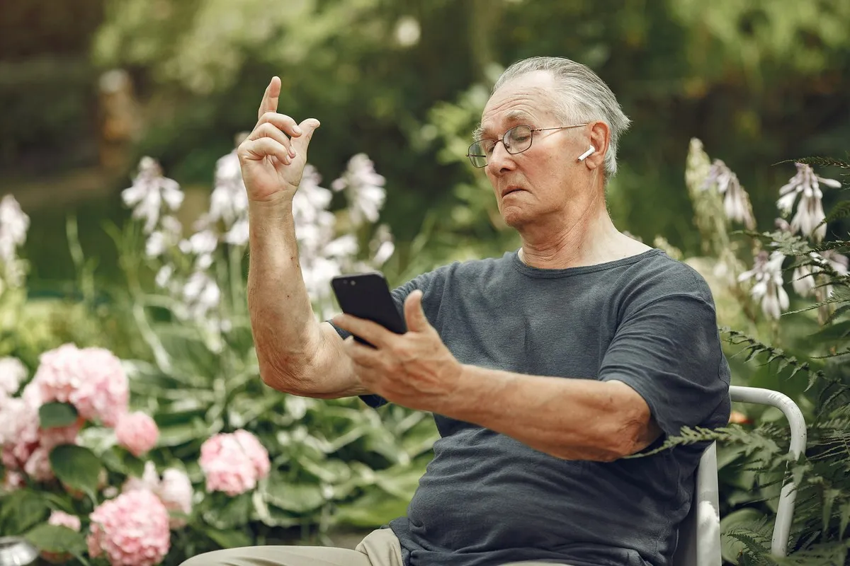 Top 5+ Amazing Free Government iPhone for Seniors – How To Get Today!