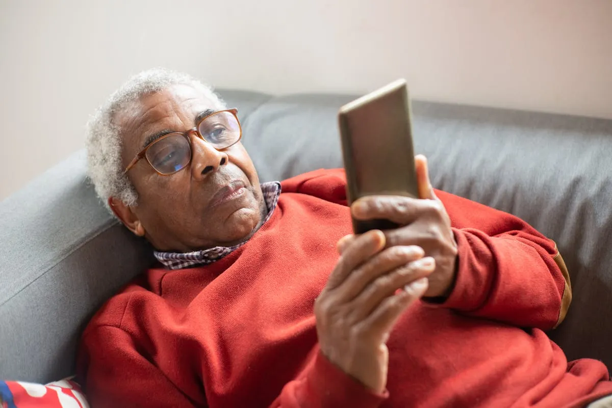 Simple Cell Phone for Seniors: 5 Easy-to-Use Picks + Free Plan Options