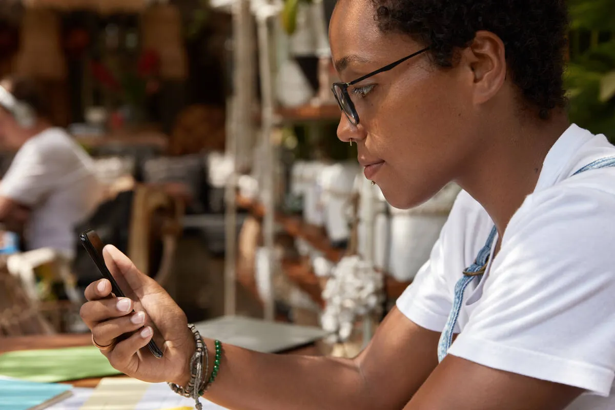 Switch and Get a Free iPhone: Transfer Lifeline Provider With 5 Steps