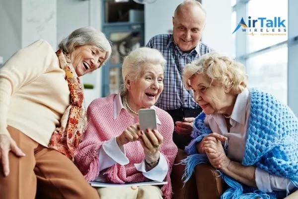 Teléfonos gratuitos del gobierno para adultos mayores