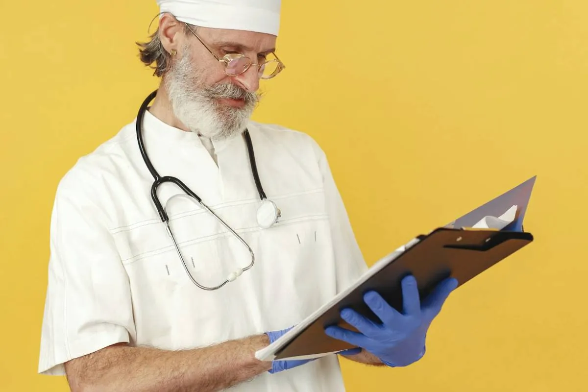 What Is the Difference Between Medicare Advantage and Medicare Supplement? Key Differences Explained