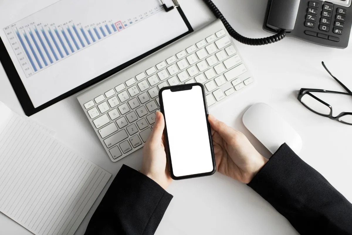 The Truth About What Phone Companies Give Free Phones When You Switch