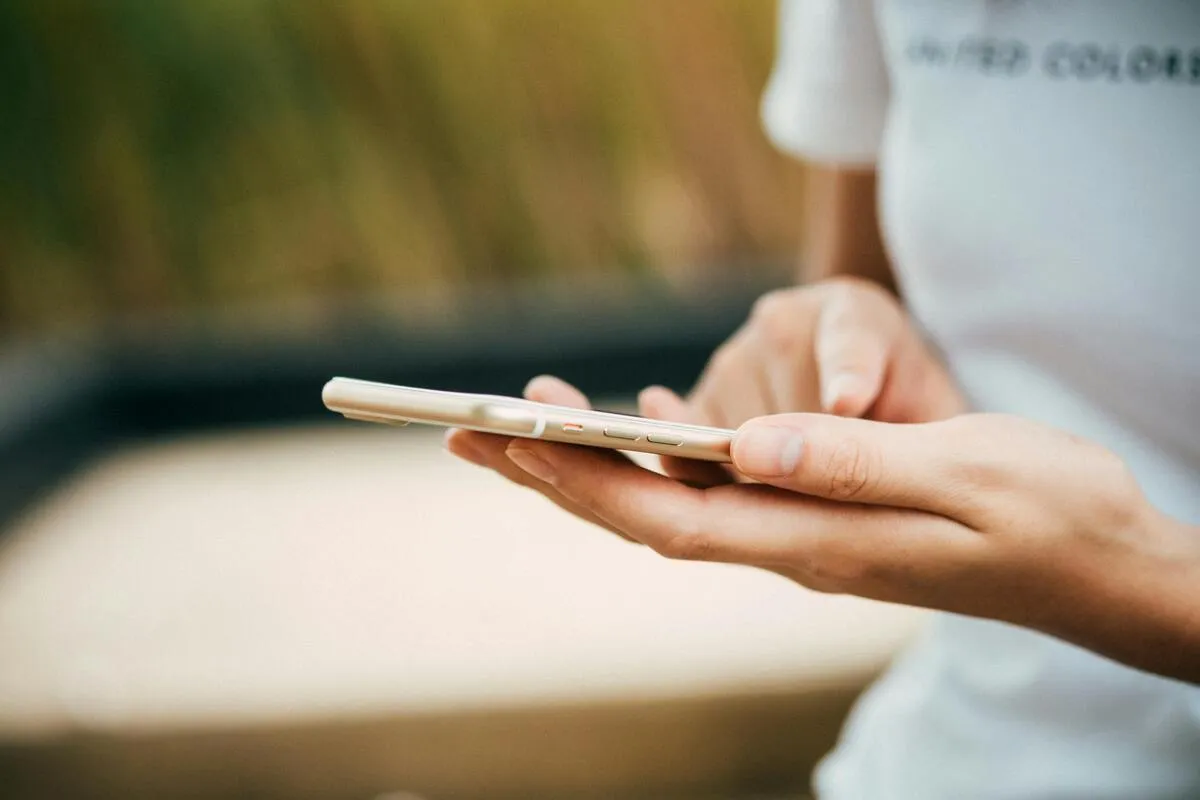 Who Can Get a Free Government Phone? Eligibility and How to Apply