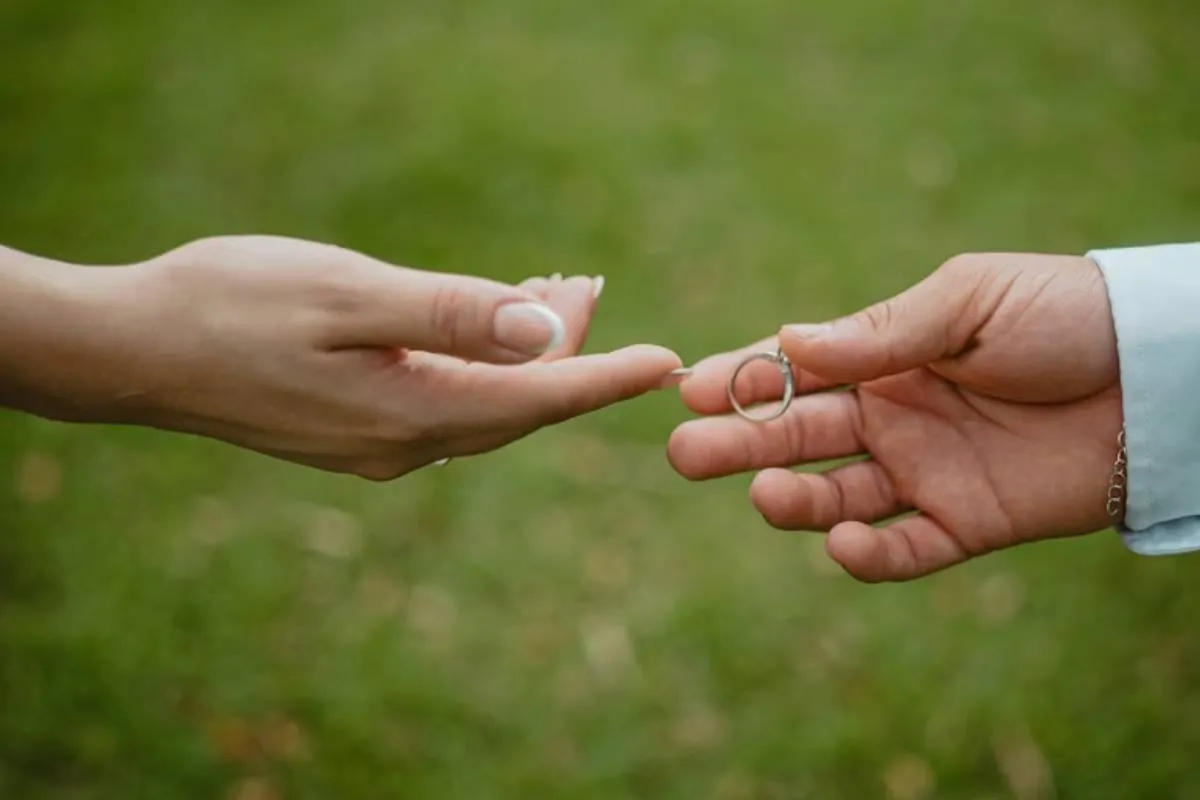 Will I Lose My Medicaid If I Get Married? The Critical Income Rules Most Couples Miss